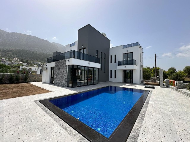 Girne Lapta Satılık 4+1 Villa 