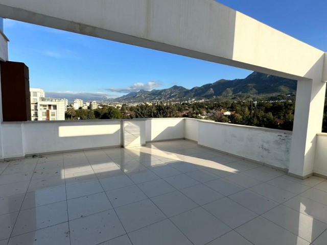 Zu verkaufen 2+1 Penthouse in Kyrenia Zentrum