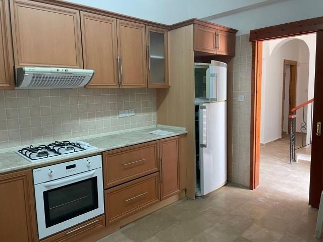 Zu verkaufen 2+1 Villa zu verkaufen in Kyrenia Dogankoy 