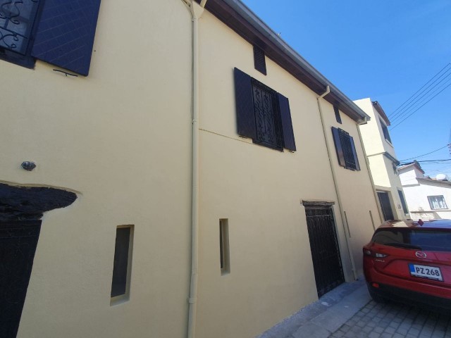 Zu verkaufen 2+1 Dorfhaus in Bellapais Kyrenia