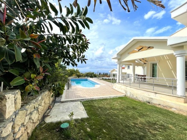 Zu verkaufen 3+1 Villa in Kyrenia Alsancak