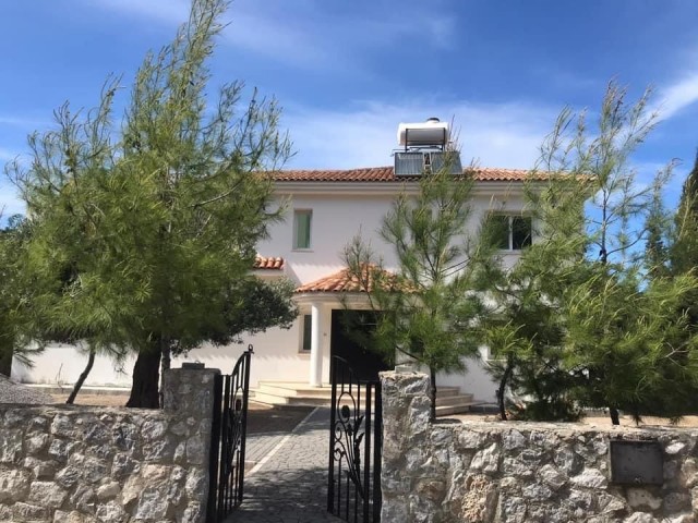 Girne Ozanköy Satılık 4+1 Villa