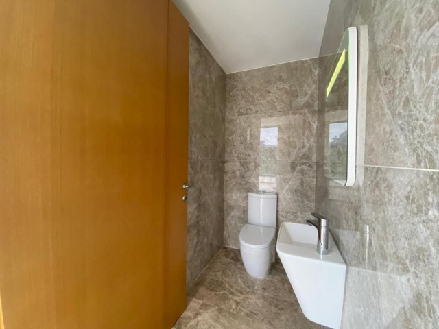 Girne Edremit Satılık 4+1 Lüks Villa