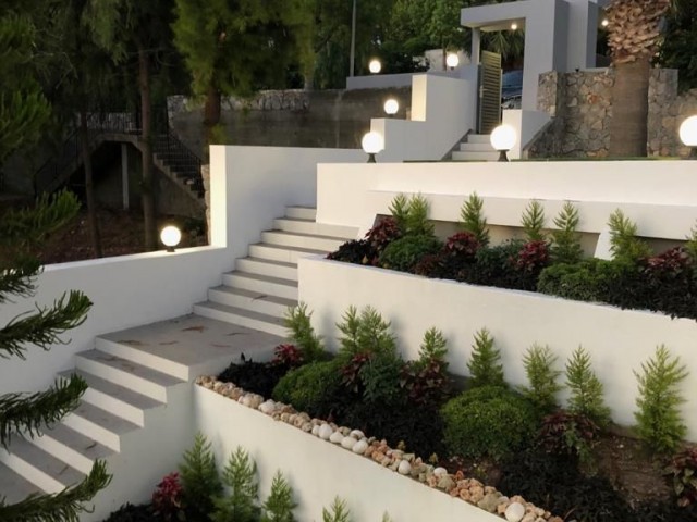 Girne Zeytinlik Muhteşem 6+1 Villa