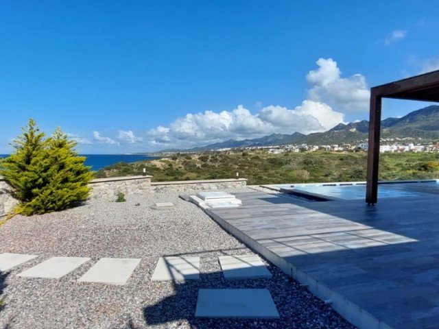 4+1 Villa zum Verkauf mit Garten in Girne