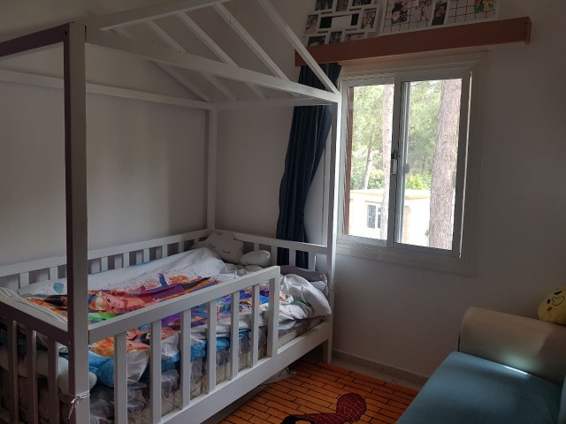 3+1 Wohnung mit Gemeinschaftspool in einem Komplex in Çatalkoy