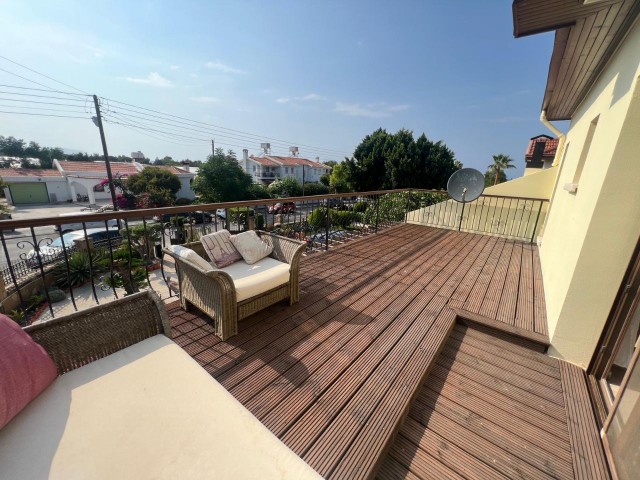 Girne Alsancak Satılık 4+1 Villa 