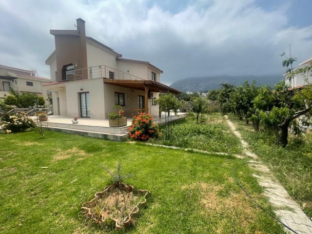 Girne Arapkoy 3+1 Villa zu verkaufen