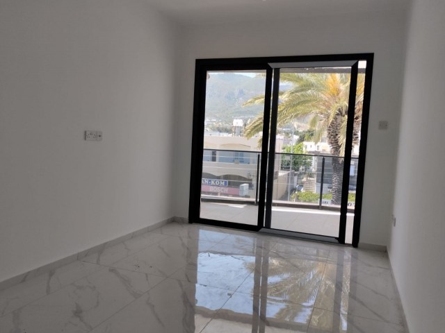 Girne Karaoğlanoğlu Geschäft/Wohnung/Büro zu vermieten