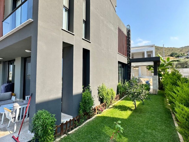 Girne Alsancak deniz manzaralı satılık 4+1 villa