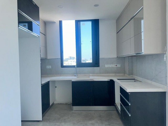 3+1 FLAT FOR SALE IN THE CENTER OF KYRENIA WITH STUNNING MOUNTAIN, SEA AND CITY VIEW