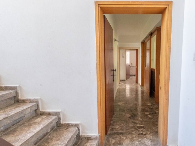 5+1 apartment for sale in the central location Dereboyu/ Köşklüçiftlik of Nicosia