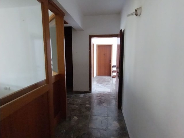 5+1 Wohnung zum Verkauf in Nikosia Dereboyu/Köşklüçiftlik, zentrale Lage