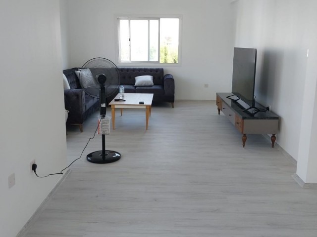 Lefkoşa Yenikent'te satılık 2+1 daire 140m2