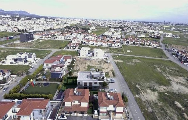 3+1 Penthouse- und Erdgeschosswohnungen zum Verkauf in Nikosia Yenikent