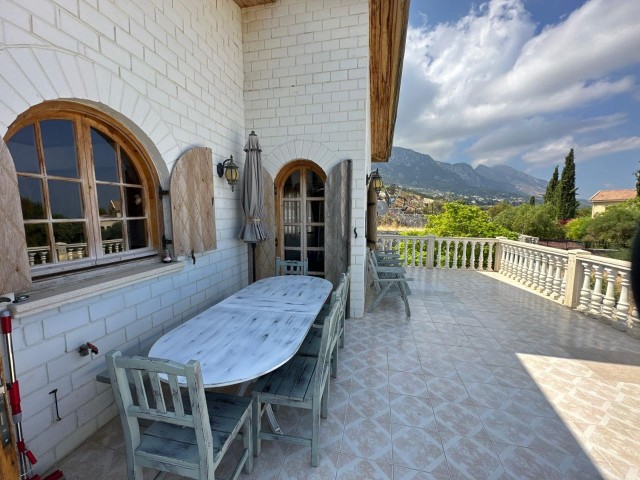 Detached House for Sale in Kyrenia Alsancak