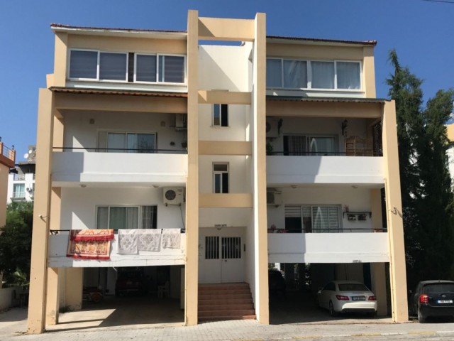 Geräumige 3+1-Wohnung im Herzen von Kyrenia zu verkaufen