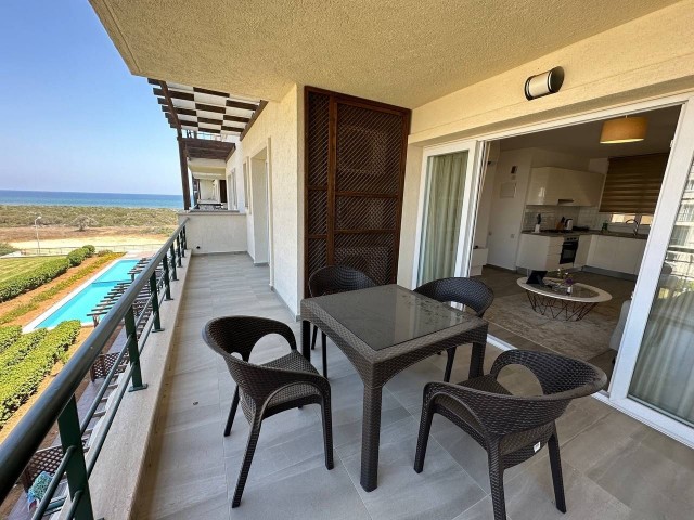 Exklusive 2+1-Wohnung mit Meerblick im gehobenen Thalassa Beach Resort-Apartment