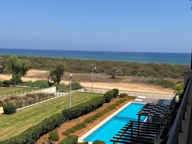 Lüks Thalassa Beach Resort dairesinde deniz manzaralı özel 2+1 daire