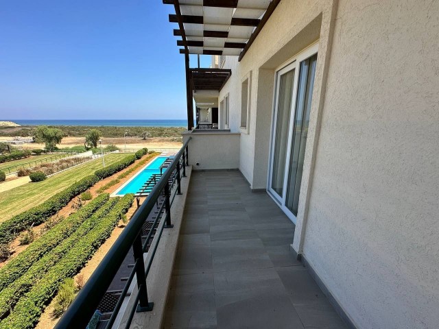 Exklusive 2+1-Wohnung mit Meerblick im gehobenen Thalassa Beach Resort-Apartment