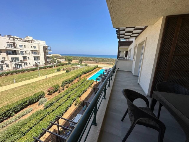 Exklusive 2+1-Wohnung mit Meerblick im gehobenen Thalassa Beach Resort-Apartment