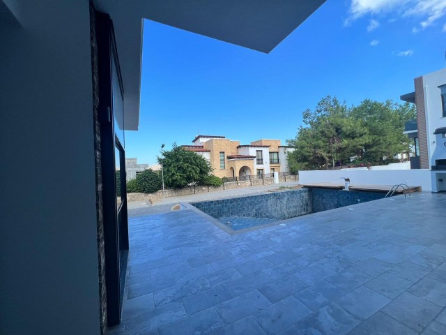 ZEYTINLIK ULTRALUX 4+1 VILLA MIT BERG- UND MEERBLICK MIT POOL