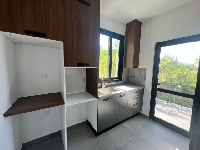 ZEYTINLIK ULTRALUX 4+1 DAG VE DENIZ MANZARALI HAVUZLU VILLA