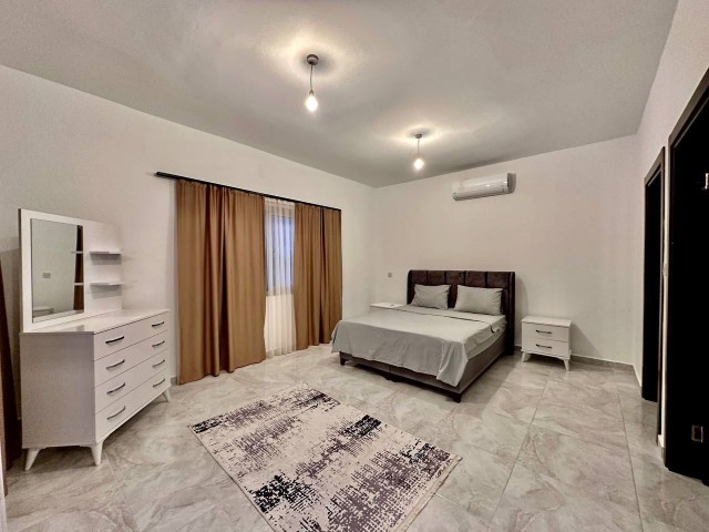 Schöne Villa mit 4 Schlafzimmern in ruhiger Gegend in Çatalköy