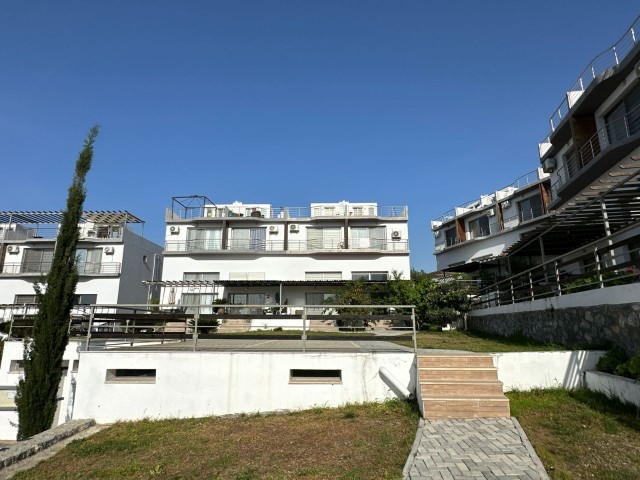 Многоэтажная современная резиденция с уникальным видом на горы и море в Чаталкёй, Кирения — с бассейном и фитнес-центром