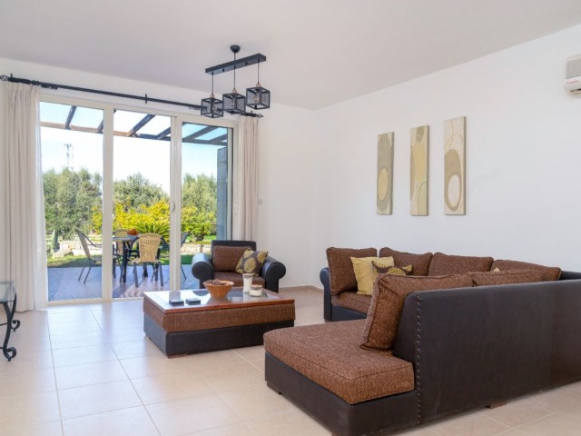 *SOLE AGENT* - Spacious 2 Bedroom Garden Apartment in Turtle Bay Village