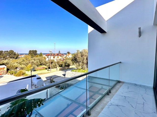 Modern 2+1 Apartment For Sale with Private Roof Terrace and Communal Pool