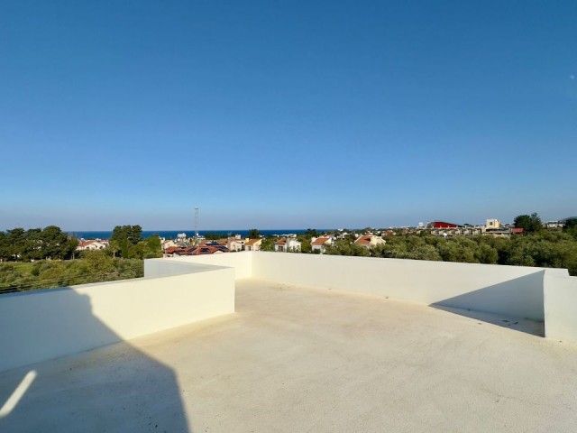 Modern 2+1 Apartment For Sale with Private Roof Terrace and Communal Pool