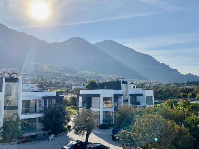 Moderne 2+1 Wohnung zum Verkauf mit privater Dachterrasse und Gemeinschaftspool