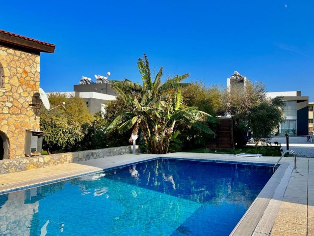 Modern 2+1 Apartment For Sale with Private Roof Terrace and Communal Pool