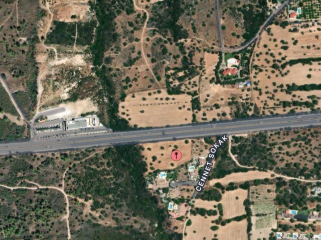 Grundstück zum Verkauf mit türkischen Köpfen an der Kyrenia Ring Road