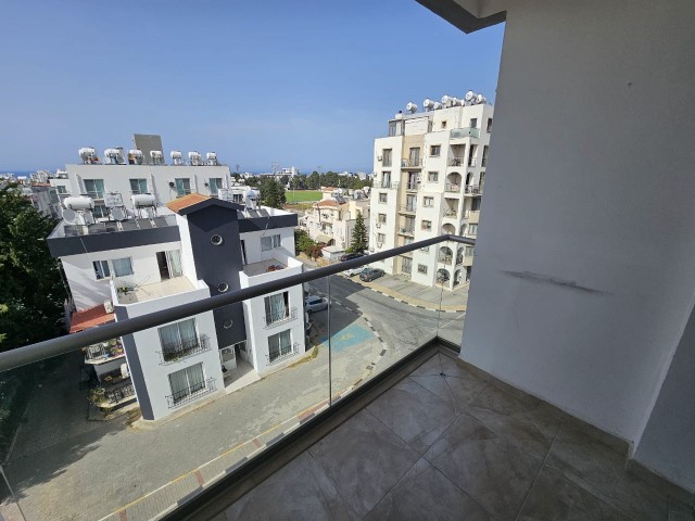 *EINZELNE BEHÖRDE* – 2+1 Wohnung mit Meerblick im Zentrum von Kyrenia