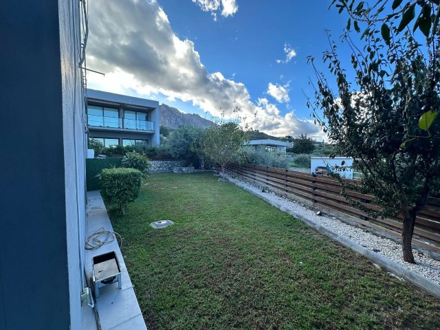 Villa zum Verkauf mit Meerblick in der Nähe der Hauptstraße in Karmi