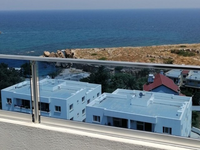 Luxuriöses Penthouse 2+1 zu vermieten mit Meer- und Bergblick im Stadtzentrum von Kyrenia