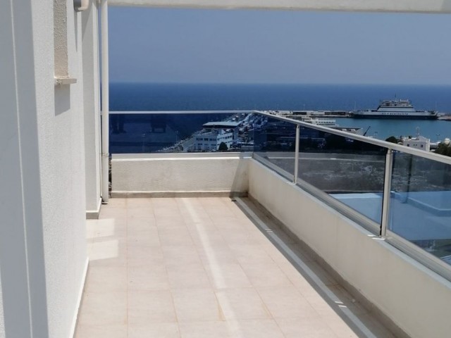 Luxuriöses Penthouse 2+1 zu vermieten mit Meer- und Bergblick im Stadtzentrum von Kyrenia