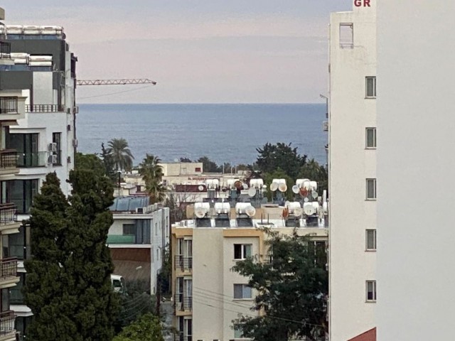 Schöne 2+1 Wohnung zur Miete mit Meerblick im Stadtzentrum von Kyrenia