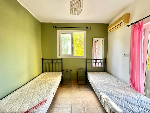 Luxuriöse 3+1-Wohnung zum Verkauf mit Gemeinschaftspool in Alsancak