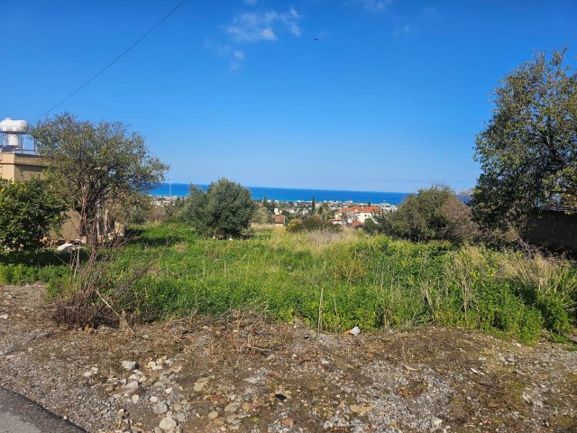 711 square meters of land with sea view in Karşıyaka