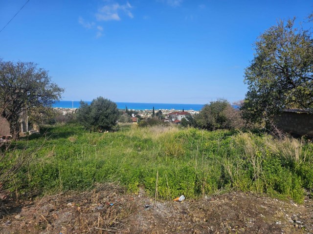 711 square meters of land with sea view in Karşıyaka