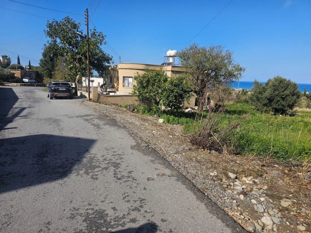 711 square meters of land with sea view in Karşıyaka