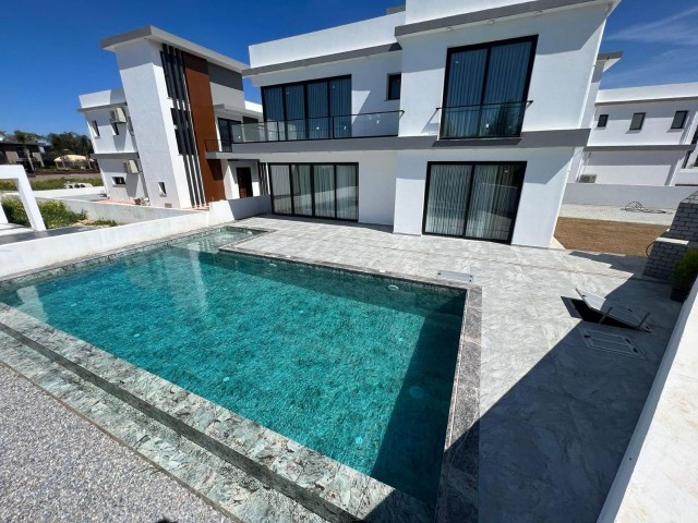 Neue luxuriös möblierte 4+1-Villa in Çatalköy, Kyrenia