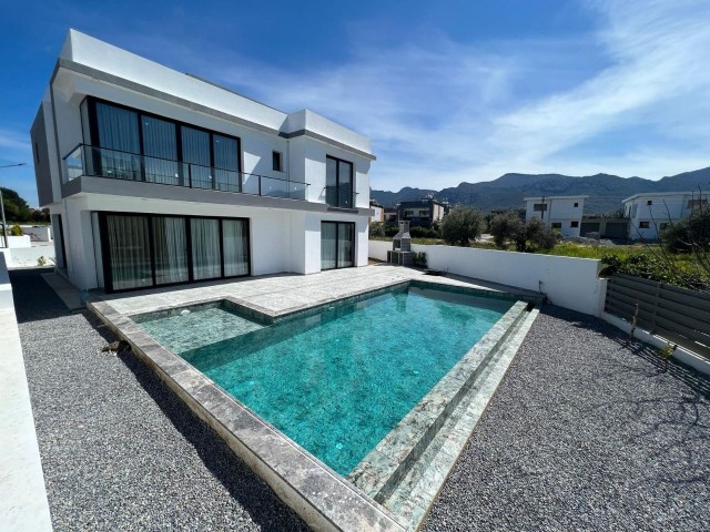 Neue luxuriös möblierte 4+1-Villa in Çatalköy, Kyrenia