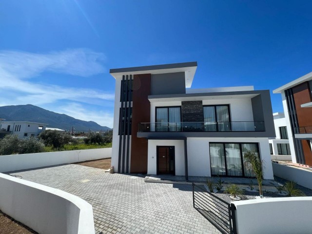 Neue luxuriös möblierte 4+1-Villa in Çatalköy, Kyrenia