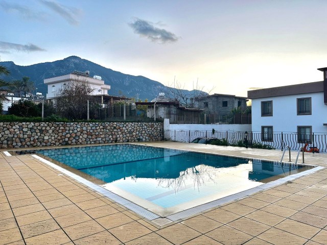 Begehrter Komfort: Geräumiges 3+1-Apartment mit ruhiger Terrasse in Ozankoy, Girne