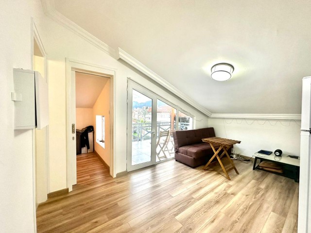 Unique Investment Opportunity: 4-Bedroom, 2-Living Room Apartment with Separate Units - 3+1 First Floor & 1+1 Upstairs! Generate Rental Income Today!