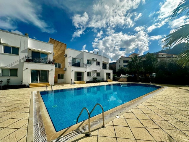 Уютная квартира 1+1 с террасой на крыше и общим доступом к бассейну в Лапте: ваш идеальный пляжный отдых!